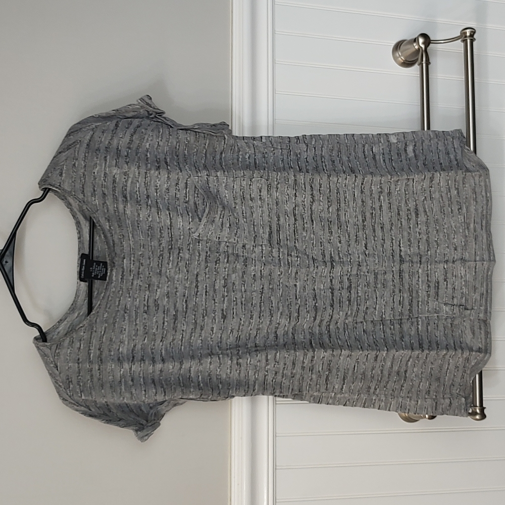 🎉 4 for $10 item: Gray Striped Calvin Klein T-shirt